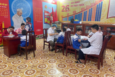 TRẠM Y TẾ PHƯỜNG HOA LƯ   PHỐI HỢP VỚI TRƯỜNG TIỂU HỌC THANH BÌNH TỔ CHỨC TIÊM PHÒNG VẮC XIN UỐN VÁN-BẠCH HẦU